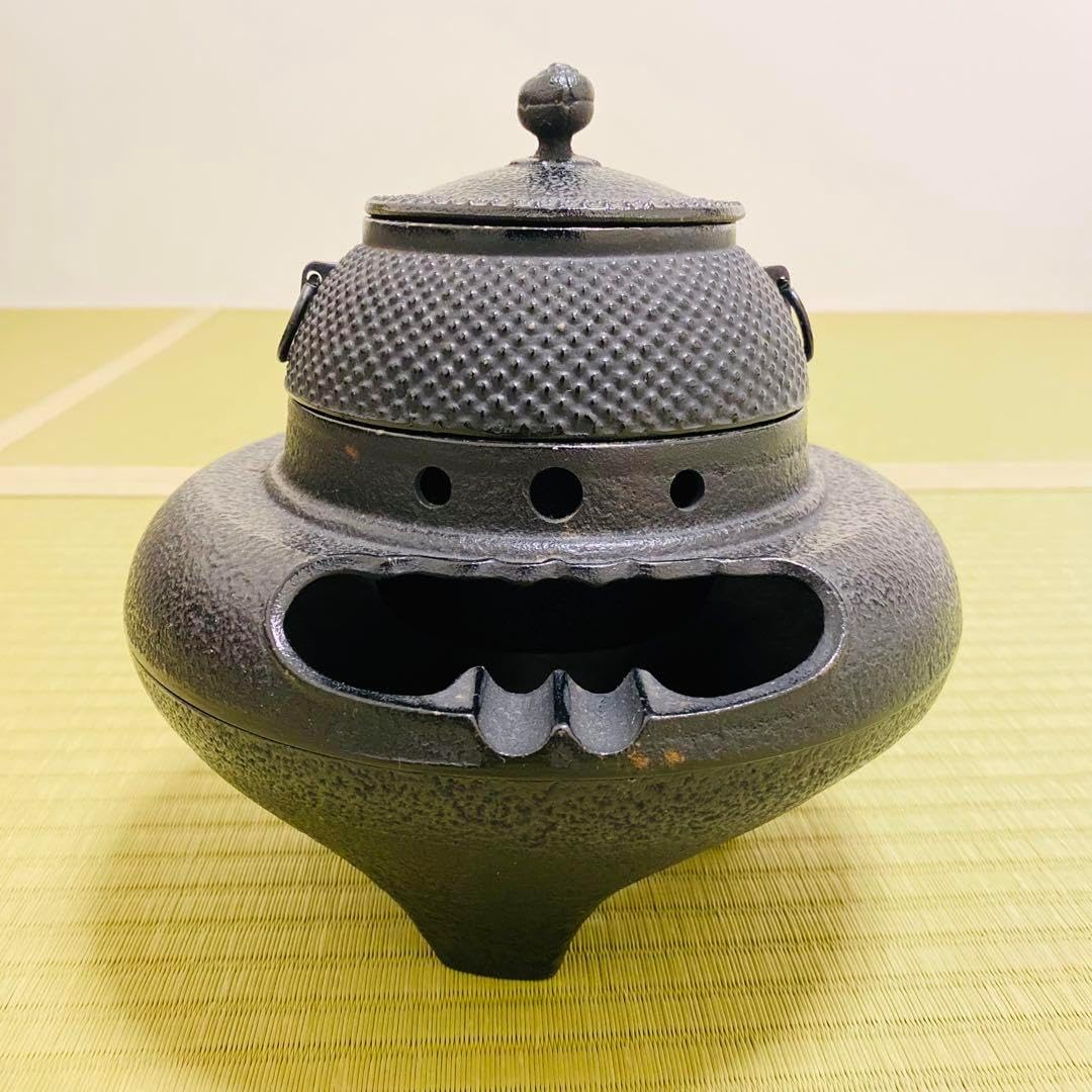 扇面地文　繰口釜　佐藤清光　茶釜 浮彫り花模様 木箱付き 扇面地文 繰口釜 佐藤清光 茶釜 浮彫り花模様 木箱付き